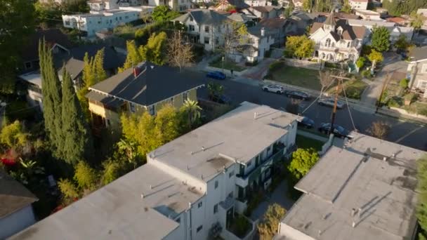 Dopředu Létat Nad Domy Rezidenční Městské Čtvrti Zlaté Hodině Los — Stock video