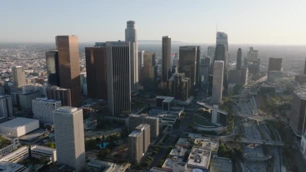 Moderne Wolkenkrabbers Financial District Gouden Uur Luchtfoto Van Het Centrum — Stockvideo