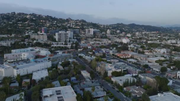 Вид Воздуха Городской Район Сумерках Холмы Возвышаются Над Городом Лос — стоковое видео