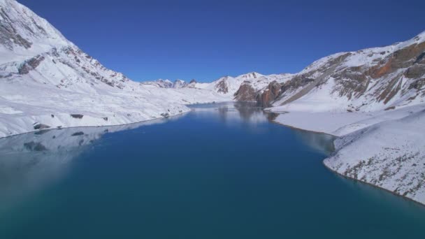 Latać Latać Nad Pięknym Błękitnym Jeziorem Tilicho Himalajach Dużej Wysokości — Wideo stockowe