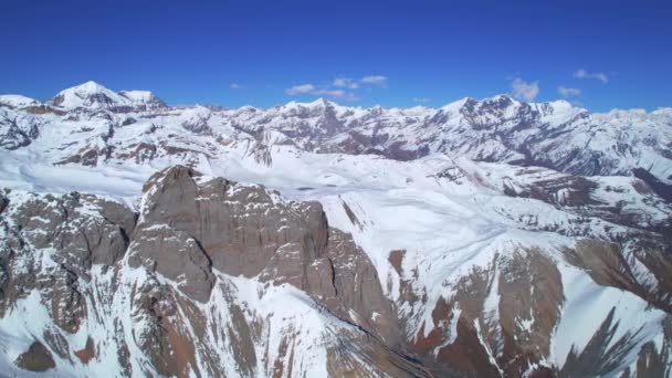 Aves Aéreas Vista Del Himalaya Montañas Picos Nevados Cielos Azules — Vídeo de stock