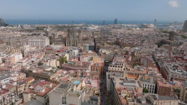 Flygfoto Över Historiska Stadskärnan Flyg Runt Imponerande Gotiska Katedralen Barcelona — Stockvideo