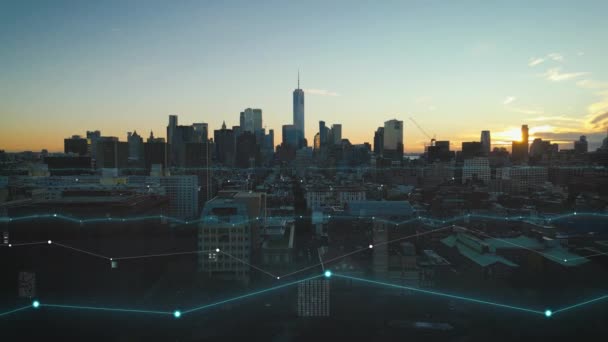 Günbatımının Renkli Gökyüzüne Karşı Modern Manhattan Gökdelenleriyle Gökdelenlerin Muhteşem Hava — Stok video