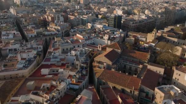 역사적 중심에 건물들의 각도가 시간에 나타납니다 올라가면 경관이 드러납니다 스페인 — 비디오