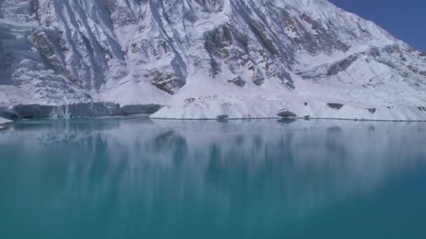 Estabelecimento Aéreo Tiro Azul Alpino Lago Tilicho Com Reflexões Sobre — Vídeo de Stock
