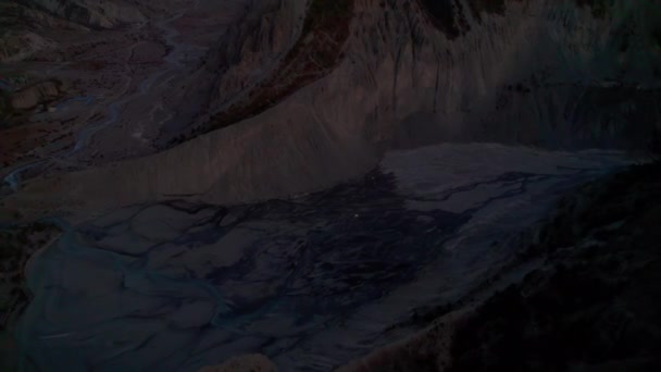 Vista Aérea Reveladora Impresionantes Texturas Patrones Arroyo Del Río Himalaya — Vídeos de Stock