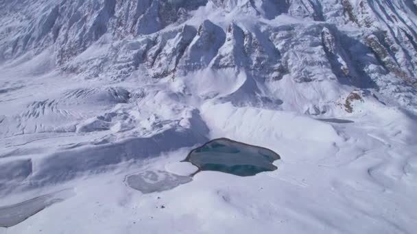 Vista Aérea Aérea Sobre Pequenos Lagos Alpinos Remotos Pelo Lago — Vídeo de Stock