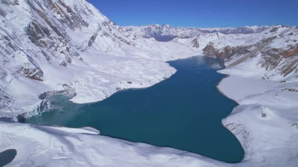 Aerial Backwards View Spectacular Panorama Beautiful Blue Alpine Tilicho Lake — Stock Video