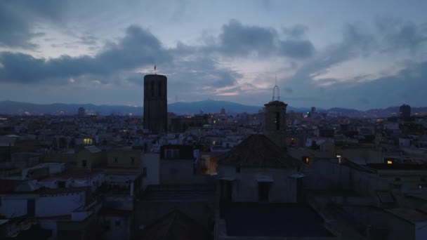 Bajo Vuelo Sobre Edificios Centro Histórico Ciudad Metrópolis Atardecer Silueta — Vídeos de Stock