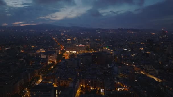 Zdjęcie Panoramiczne Wieczornej Metropolii Podświetlone Ulice Place Miejskiej Dzielnicy Barcelona — Wideo stockowe