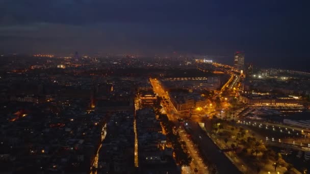Letecký Panoramatický Výhled Noční Metropoli Provoz Osvětlené Hlavní Silnici Vedoucí — Stock video