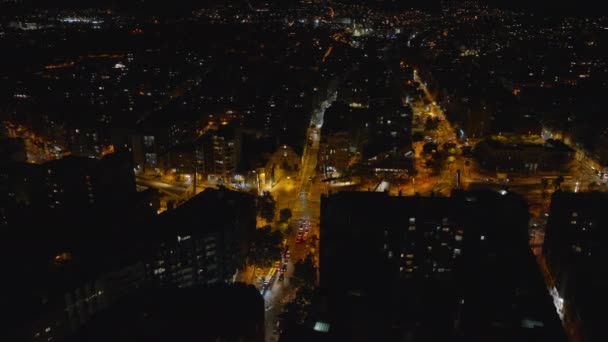 Vue Aérienne Ville Nuit Faible Circulation Dans Les Rues Éclairées — Video