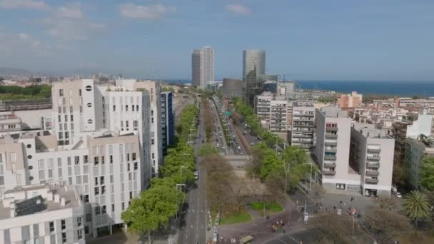 Luftaufnahmen Des Stadtbezirks Der Küste Einem Sonnigen Tag Dichter Verkehr — Stockvideo
