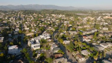 Echo Park 'ın yakınlarındaki yerleşim yerlerindeki evlerin görüntüleri. Los Angeles, Kaliforniya, ABD.
