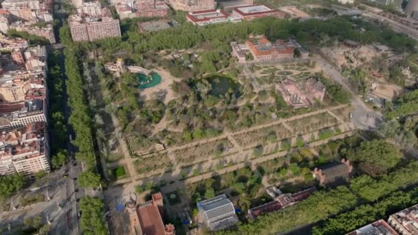 공중에서 촬영된 파르크드라 Parc Ciutadella 모습은 역사적 건물인 카탈루냐 카스카 — 비디오