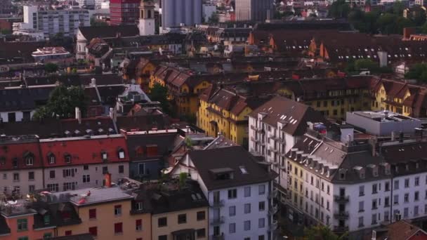 Yerleşim Yerinin Üzerinden Çeşitli Renklerde Geleneksel Apartman Daireleri Zürih Sviçre — Stok video