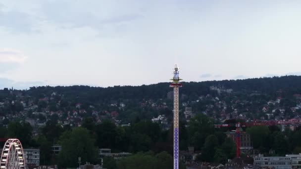 Tilt Shot Attractions Entertaining Park City Dusk Tall Tower Colourful — Stock Video