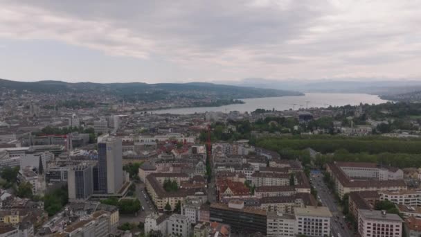 Riprese Aeree Ascendenti Del Quartiere Urbano Residenziale Rivelare Lago Zurigo — Video Stock