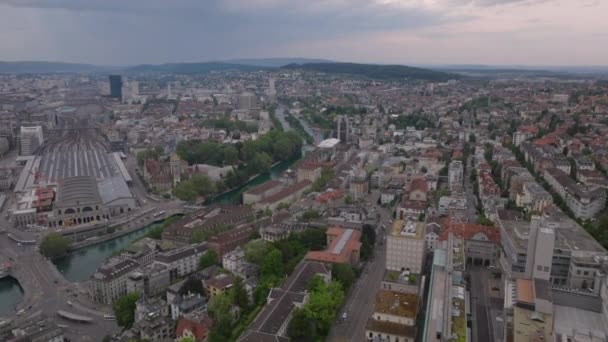 자치구에 광범위한 인프라와 기차역을 취리히 스위스 — 비디오
