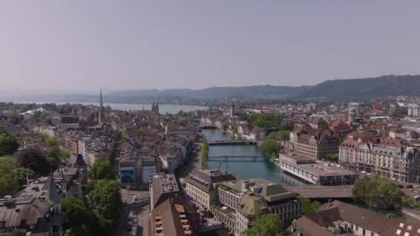 역사적인 도심의 영상입니다 마을에 다리가있는 마크와 취리히 스위스 — 비디오