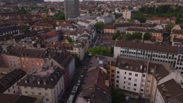 Воздушные Съемки Многоэтажных Жилых Домов Вдоль Улиц Городском Районе Цюрих — стоковое видео
