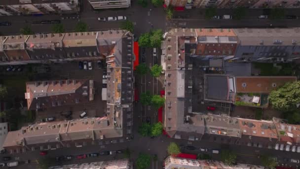 Imágenes Panorámicas Arriba Hacia Abajo Calles Edificios Inquilinos Barrio Urbano — Vídeo de stock