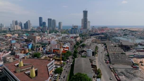 Вид Воздуха Развитие Города Городском Районе Современные Высотные Жилые Башни — стоковое видео