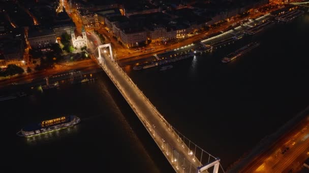 Vista Ângulo Alto Veículos Que Dirigem Ponte Sobre Rio Cidade — Vídeo de Stock