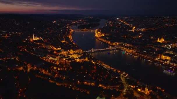 Вид Воздуха Ночной Город Освещённые Улицы Известные Туристические Достопримечательности Мосты — стоковое видео