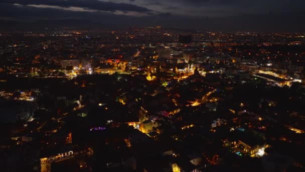 Panoramiczny Widok Miasto Nocy Kolorowe Latarnie Świecące Oświetlające Otaczające Budynki — Wideo stockowe