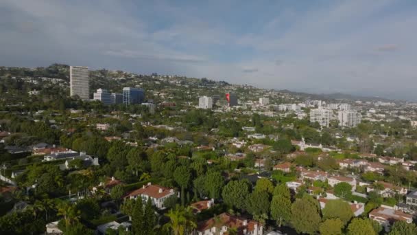 Voorwaarts Vliegen Boven Residentiële Stadsdeel Stad Gouden Uur Huizen Groene — Stockvideo