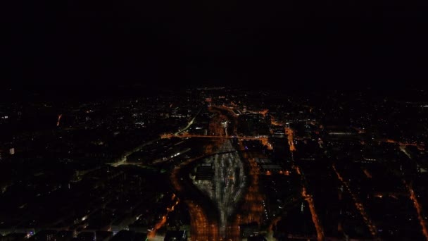 Flygbilder Järnvägsinfrastruktur Som Passerar Genom Staden Nattfotografering Flerfiliga Järnvägsspår Zürich — Stockvideo