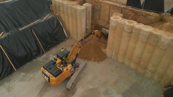 Aerial Ascending Footage Yellow Crawler Excavator Working Construction Site Frankfurt — Stock Video