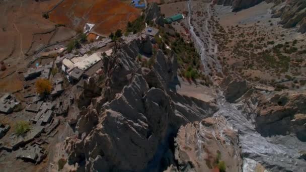 Flyg Overhead Cirkulär Bhrala Hus Bosättning Annapurna Kretsvandring Himalaya Bergskedja — Stockvideo
