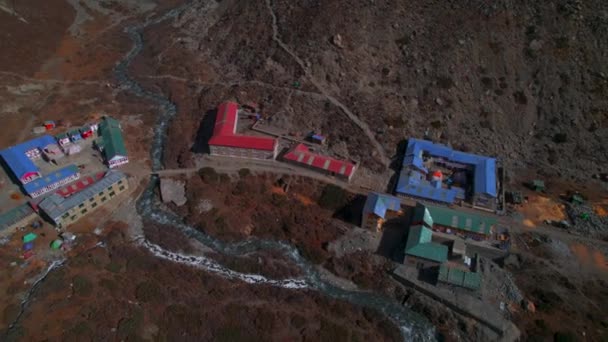 Manang Bölgesindeki Tilicho Merkez Kampı Kırmızı Çatısı Otel Binaları Annapurna — Stok video