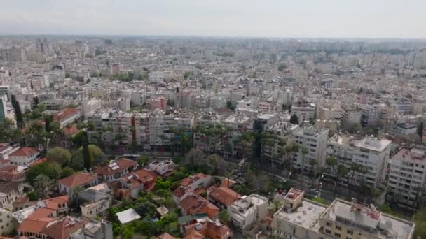 Zdjęcia Lotnicze Rozległej Dzielnicy Miejskiej Metropolis Rzędy Wielopiętrowych Budynków Mieszkalnych — Wideo stockowe