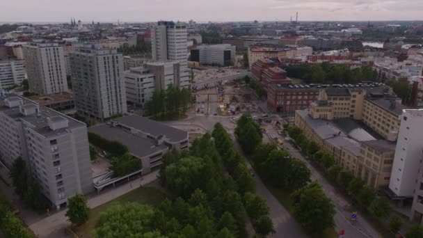 Flygfoto Flervåningslägenheter Byggnader Stadsdelen Och Byggandet Väg Staden Helsingfors Finland — Stockvideo
