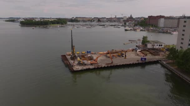 Luftaufnahmen Von Maschinen Auf Der Baustelle Der Seebrücke Die Aus — Stockvideo