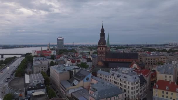 Filmagem Aérea Ascendente Catedral Riga Edifícios Históricos Cidade Velha Após — Vídeo de Stock