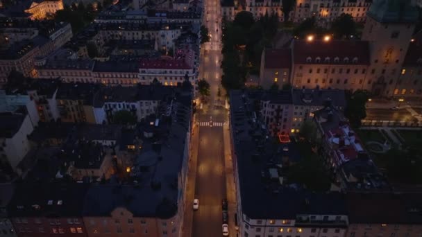 Blick Auf Die Beleuchtete Straße Einem Wohnviertel Fliegen Sie Über — Stockvideo