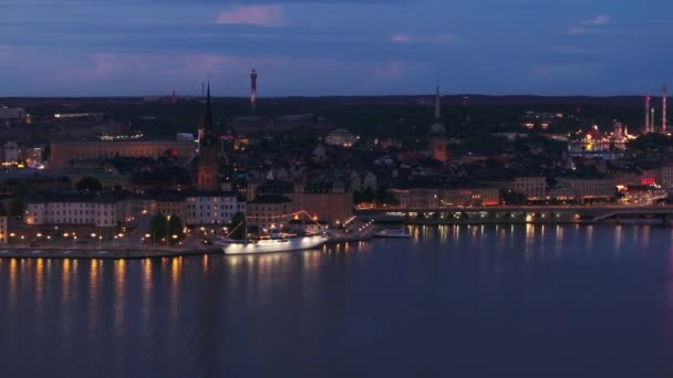 Vue Aérienne Bateau Éclairé Amarré Île Riddarholmen Dans Centre Ville — Video