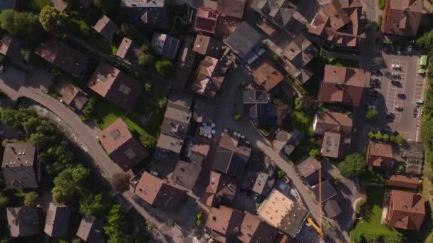 Pohled Ptačí Perspektivy Domy Rezidenční Čtvrti Budovy Ulice Osvětlené Nízkým — Stock video