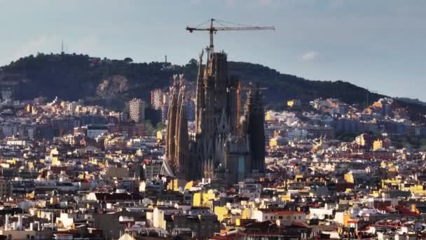 Воздушные Кинематографические Кадры Знаменитого Собора Строительстве Sagrada Familia Золотой Час — стоковое видео