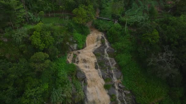 Воздушные Кадры Высокого Водного Каскада Тропическом Лесу Грязная Вода После — стоковое видео