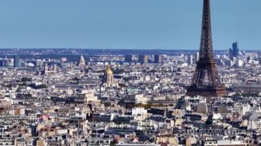 Metropolis 'teki binaların hava görüntüleri. Güneşli bir günde Fransız başkentinde ünlü ve popüler manzaralar. Paris, Fransa.