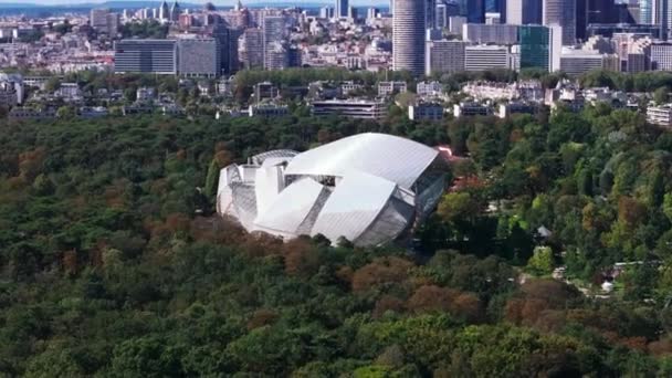 Tobogán Aéreo Panorámica Del Edificio Del Museo Diseño Moderno Parque — Vídeo de stock