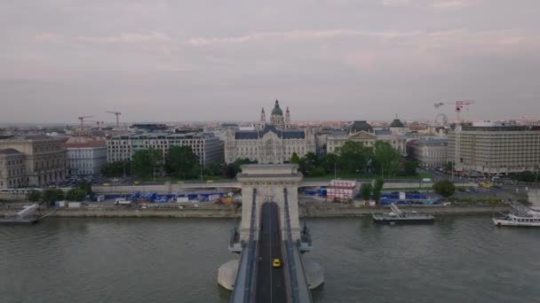 Вид Воздуха Исторический Цепной Мост Сечени Старинные Дворцы Знаменитую Базилику — стоковое видео