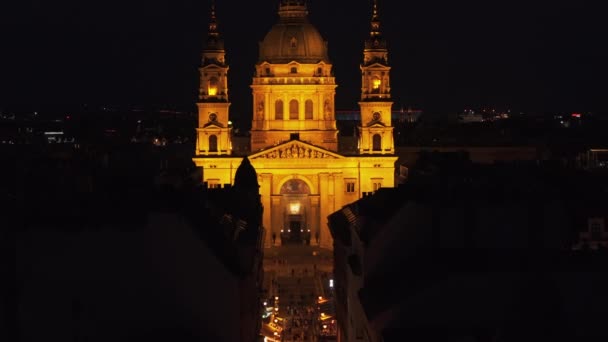Luchtfoto Van Verlichte Stephens Basiliek Nachtopname Van Een Grote Kerk — Stockvideo