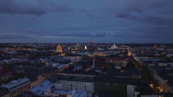 Vue Aérienne Des Immeubles Appartements Quartier Résidentiel Urbain Crépuscule Helsinki — Video