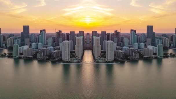 Şehir Merkezindeki Gökdelenlerin Miami Abd Deki Romantik Günbatımı Gökyüzüne Karşı — Stok video